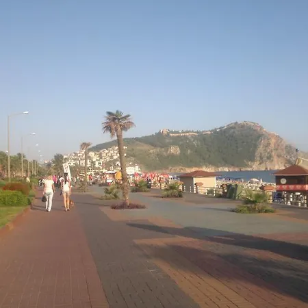 Musti Αλάνια
