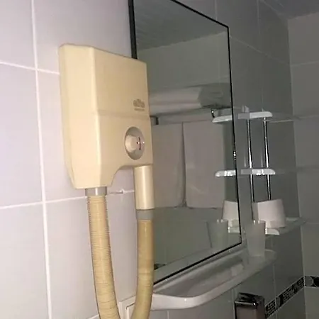 Musti אלאניה