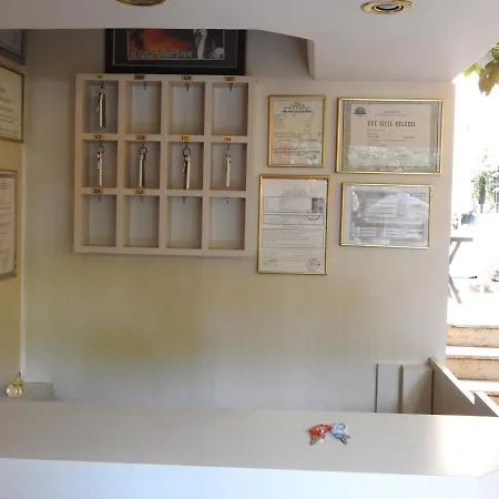 Musti מלון דירות אלאניה