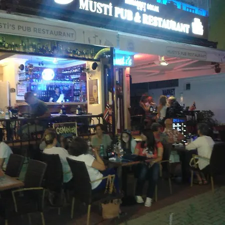 Ξενοδοχείο με διαμερίσματα Musti Αλάνια